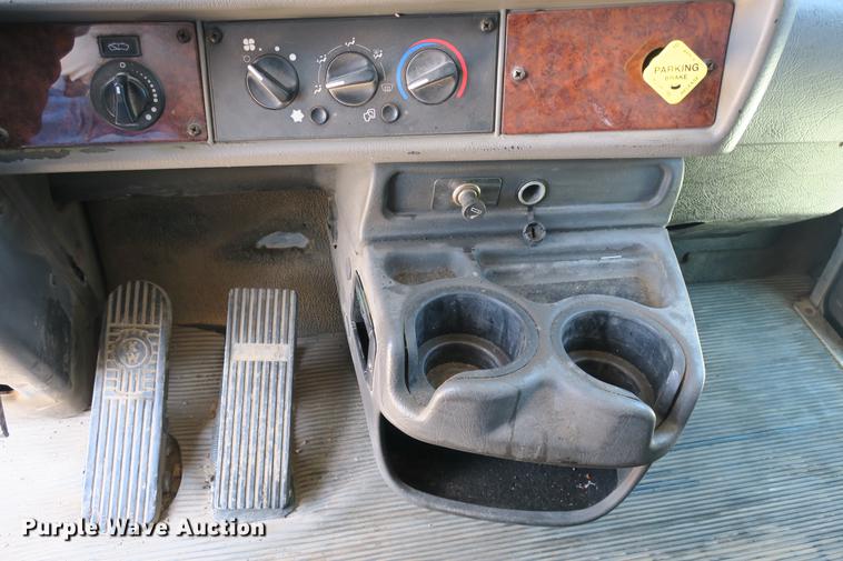 image for item DE3708 2007 Kenworth T300 service truck