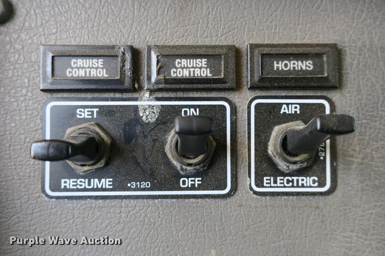 image for item DE3708 2007 Kenworth T300 service truck