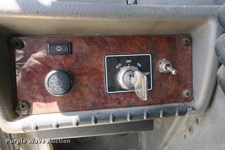 image for item DE3708 2007 Kenworth T300 service truck