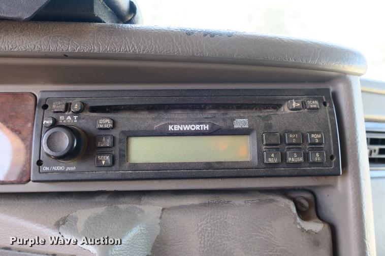 image for item DE3708 2007 Kenworth T300 service truck