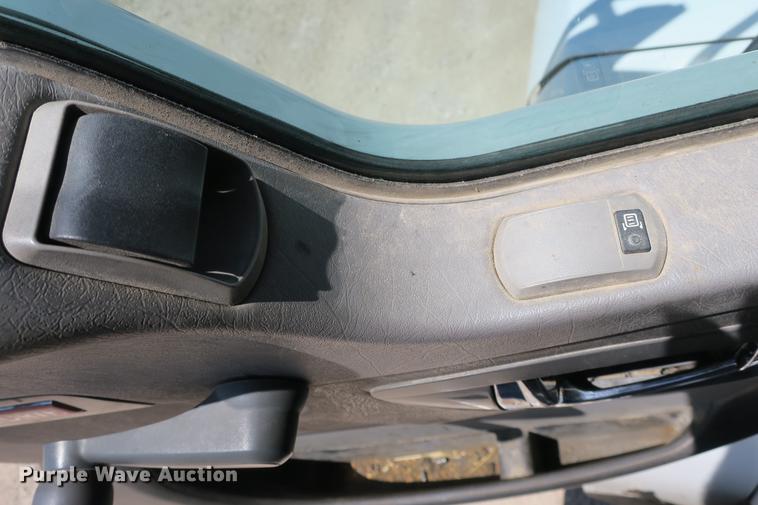 image for item DE3708 2007 Kenworth T300 service truck