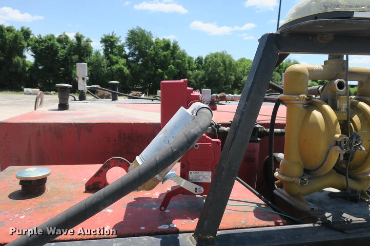 image for item DE3708 2007 Kenworth T300 service truck