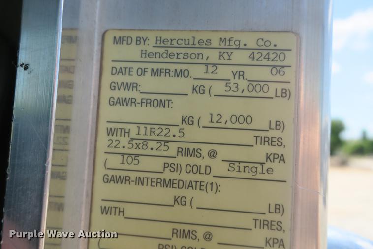 image for item DE3708 2007 Kenworth T300 service truck