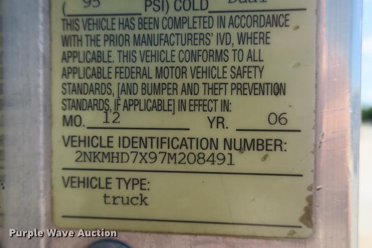 image for item DE3708 2007 Kenworth T300 service truck