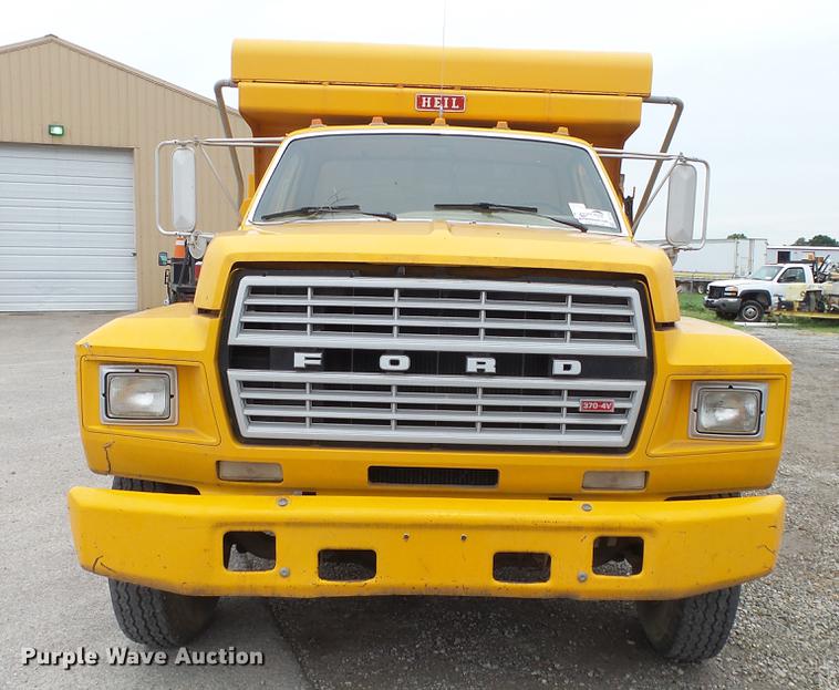 image for item DE7141 1984 Ford F700 dump truck