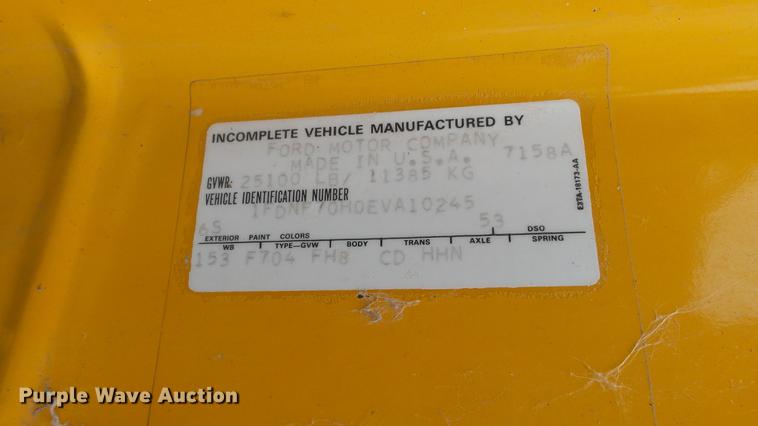 image for item DE7141 1984 Ford F700 dump truck