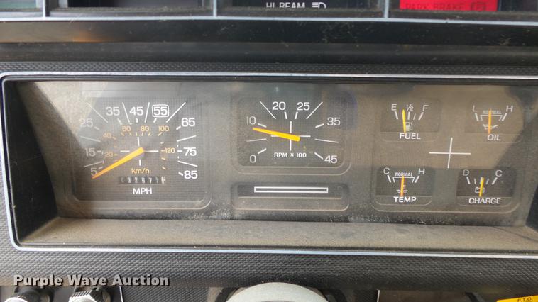 image for item DE7141 1984 Ford F700 dump truck