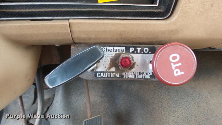 image for item DE7141 1984 Ford F700 dump truck