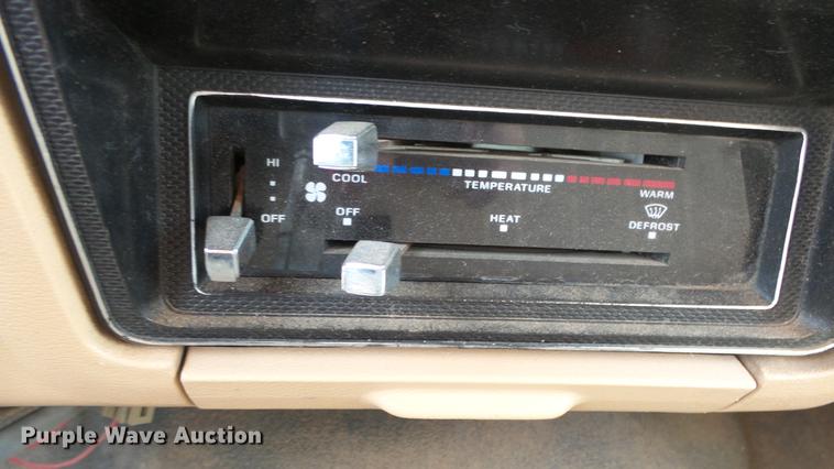 image for item DE7141 1984 Ford F700 dump truck