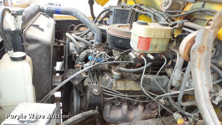 image for item DE7141 1984 Ford F700 dump truck