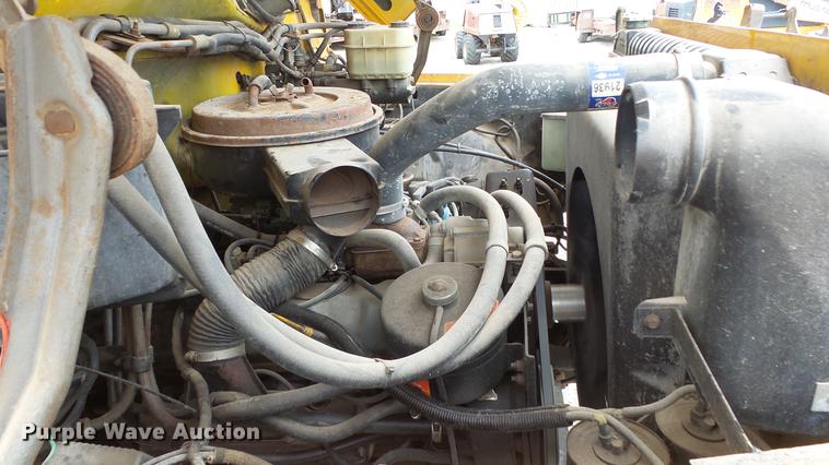 image for item DE7141 1984 Ford F700 dump truck