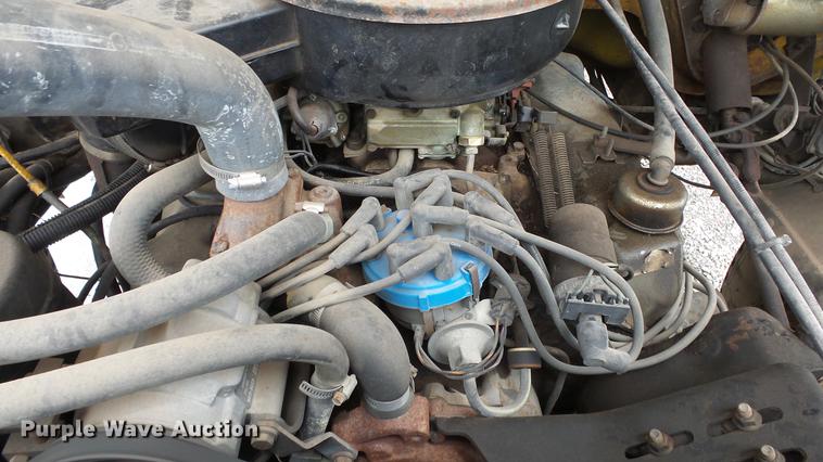 image for item DE7141 1984 Ford F700 dump truck