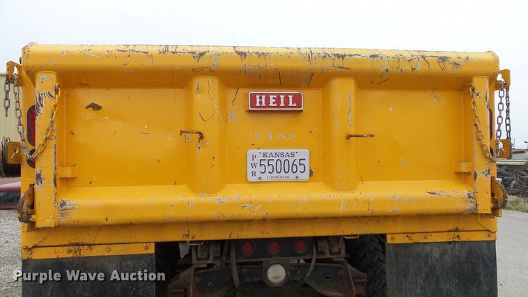 image for item DE7141 1984 Ford F700 dump truck