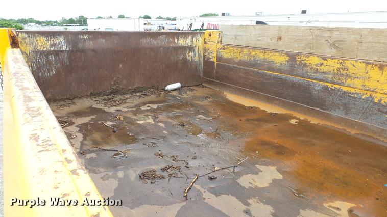 image for item DE7141 1984 Ford F700 dump truck