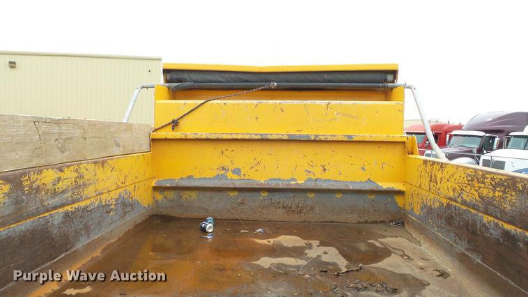 image for item DE7141 1984 Ford F700 dump truck