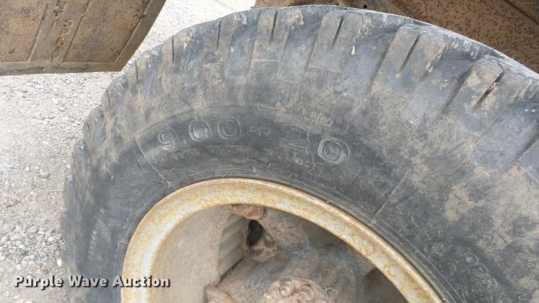 image for item DE7141 1984 Ford F700 dump truck