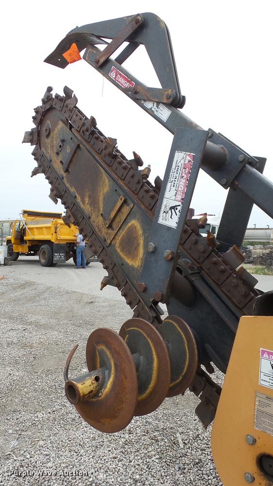 image for item DE7143 Case 660 trencher