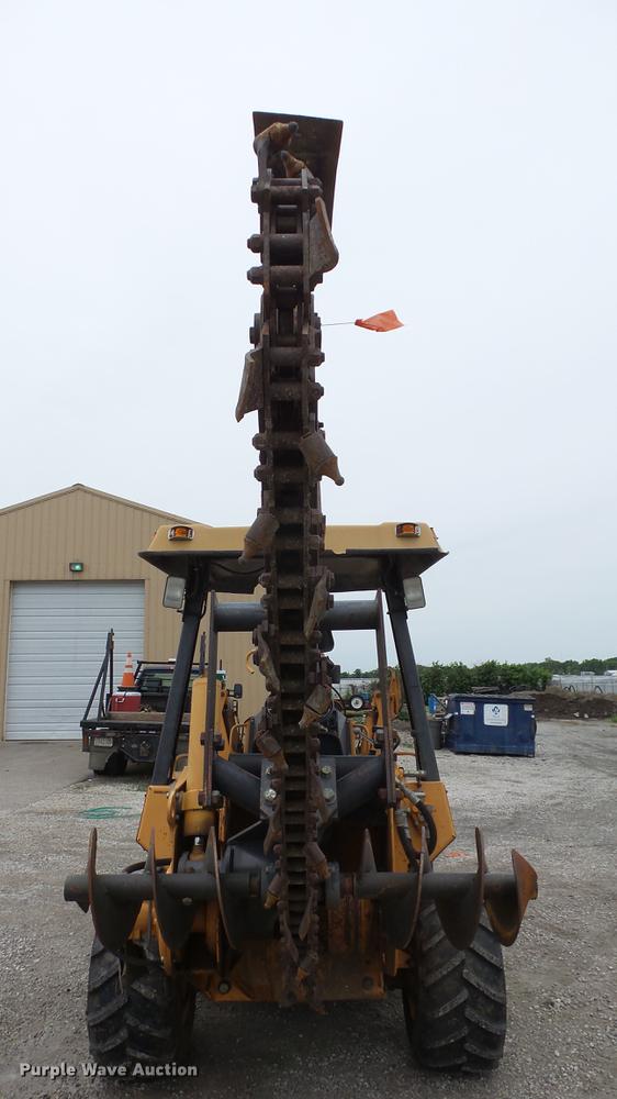 image for item DE7143 Case 660 trencher