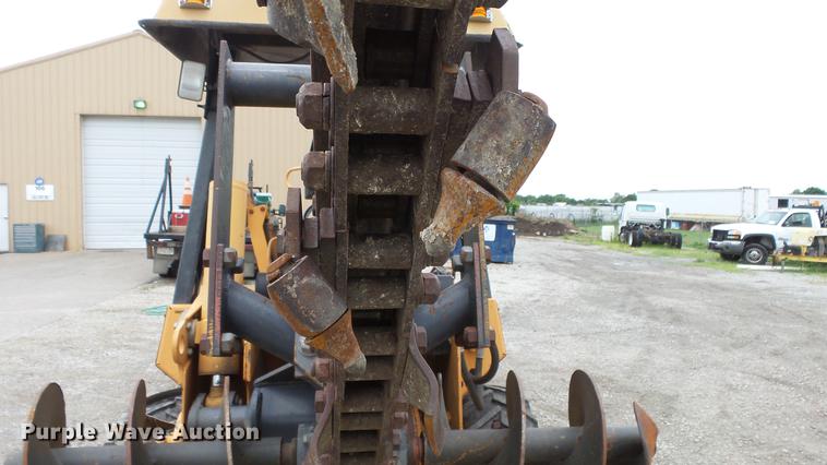 image for item DE7143 Case 660 trencher