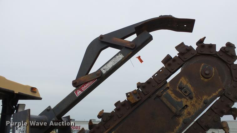 image for item DE7143 Case 660 trencher