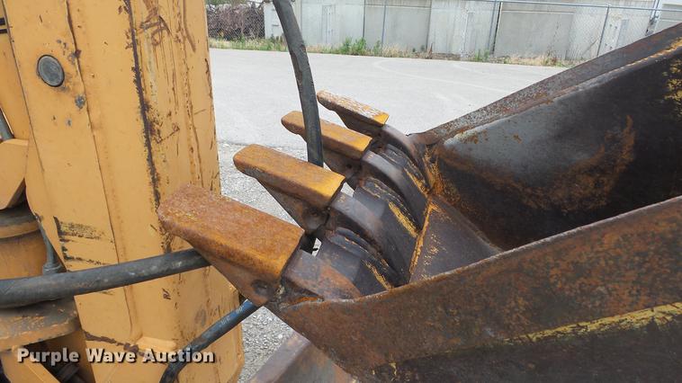 image for item DE7143 Case 660 trencher