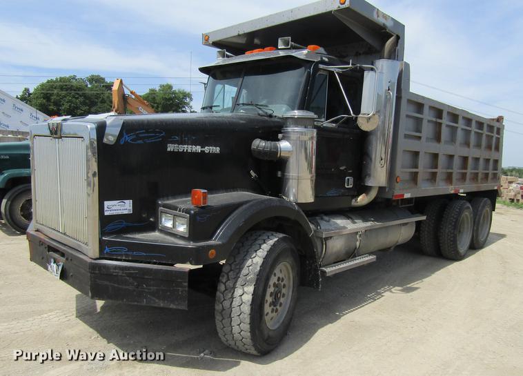 image for item DF3813 1993 Western Star 4900 dump truck
