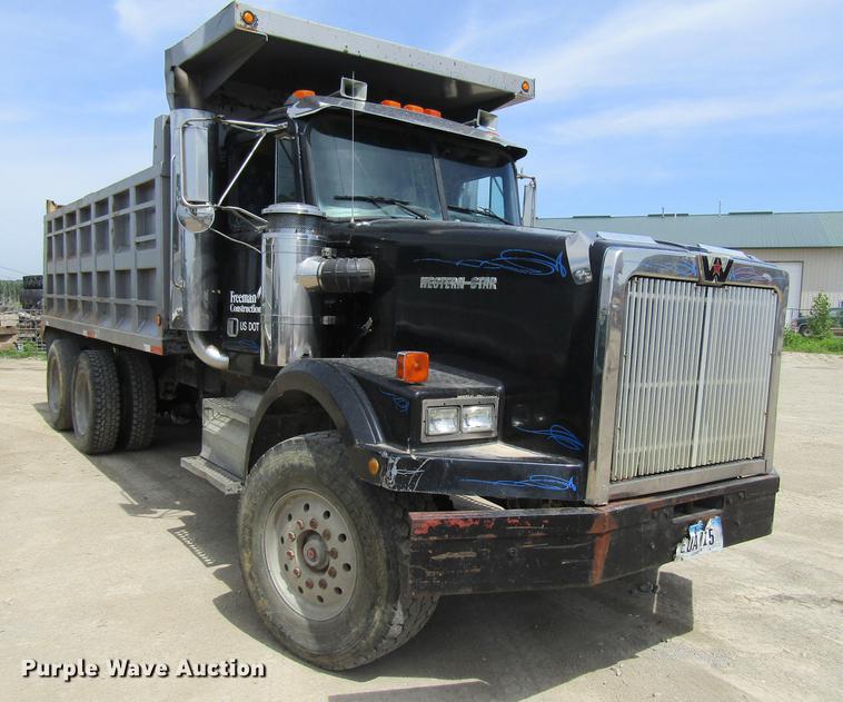 image for item DF3813 1993 Western Star 4900 dump truck