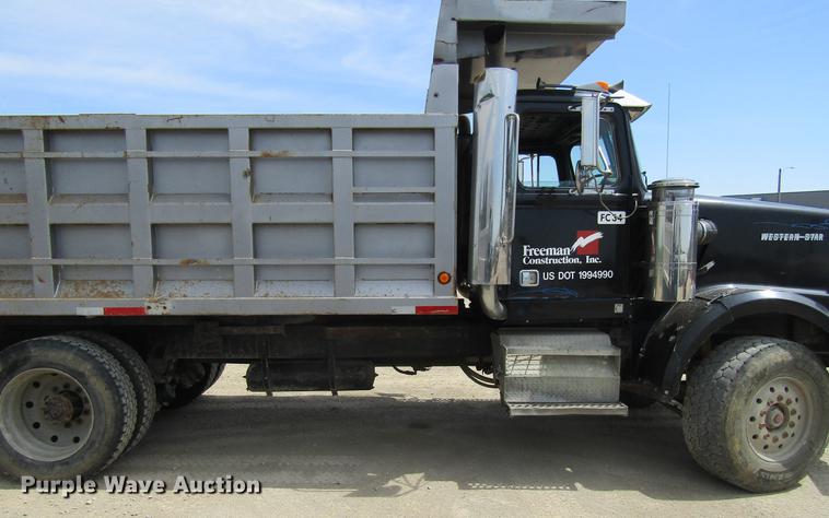 image for item DF3813 1993 Western Star 4900 dump truck