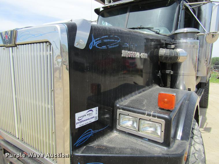 image for item DF3813 1993 Western Star 4900 dump truck
