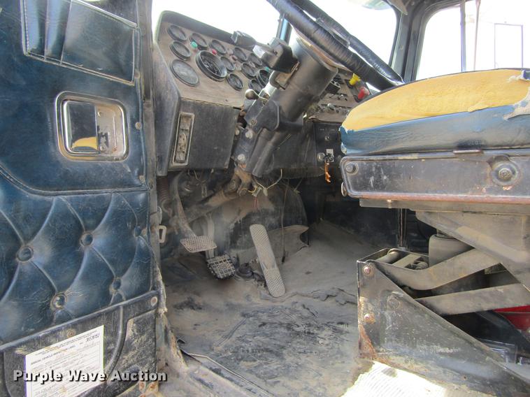 image for item DF3813 1993 Western Star 4900 dump truck