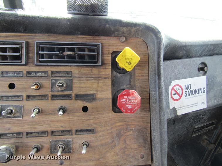 image for item DF3813 1993 Western Star 4900 dump truck