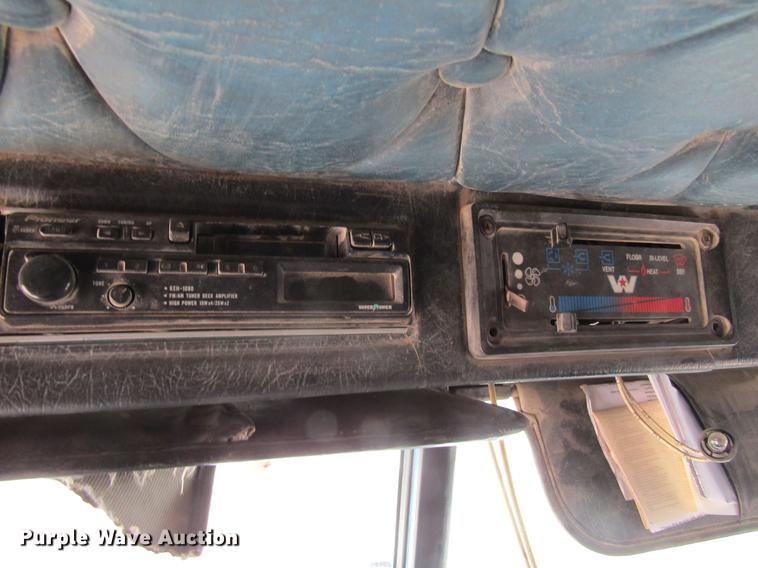 image for item DF3813 1993 Western Star 4900 dump truck