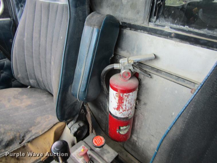 image for item DF3813 1993 Western Star 4900 dump truck