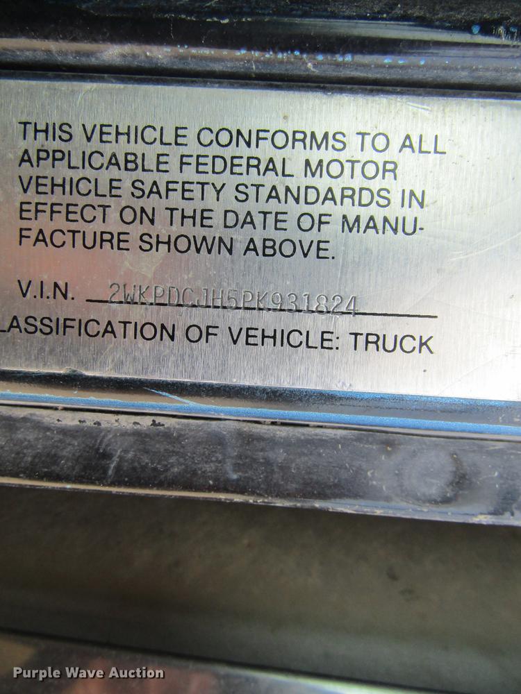 image for item DF3813 1993 Western Star 4900 dump truck