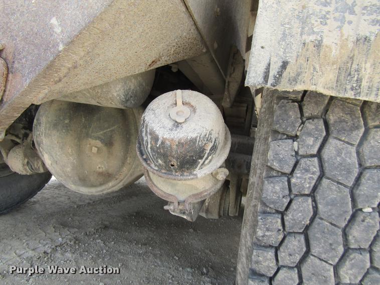 image for item DF3814 1989 GMC C7000 dump truck