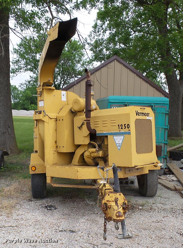 image for item DP9529 1994 Vermeer 1250 wood chipper