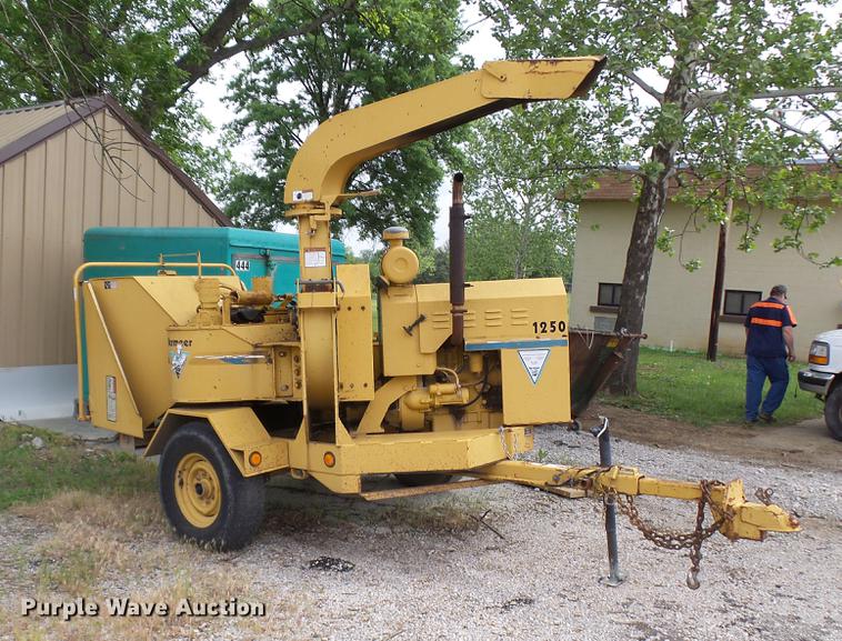 image for item DP9529 1994 Vermeer 1250 wood chipper