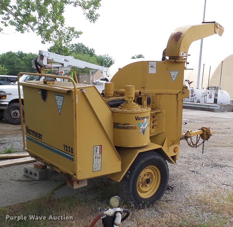 image for item DP9529 1994 Vermeer 1250 wood chipper