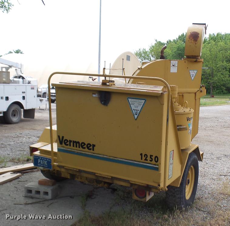 image for item DP9529 1994 Vermeer 1250 wood chipper