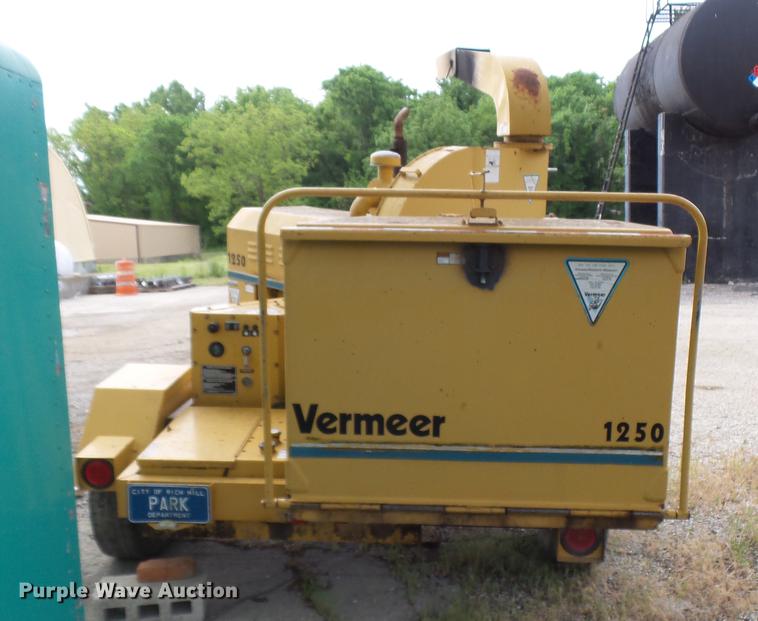 image for item DP9529 1994 Vermeer 1250 wood chipper