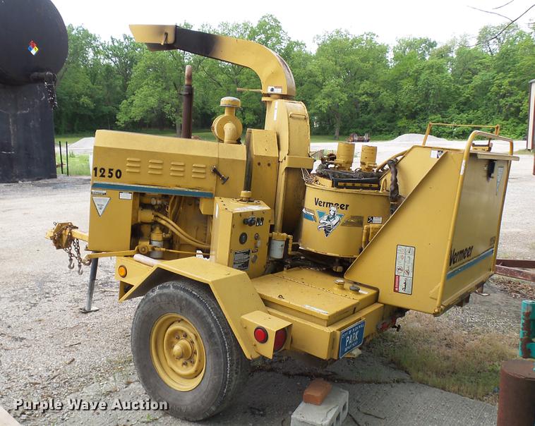 image for item DP9529 1994 Vermeer 1250 wood chipper