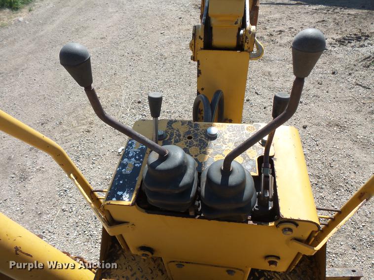 image for item DV9308 1999 Vermeer V8550A vibratory cable plow