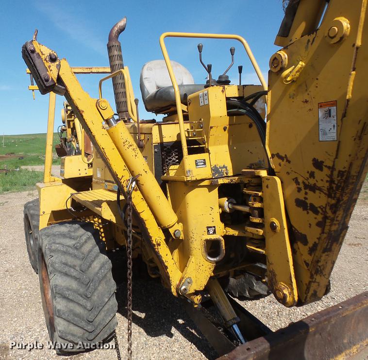 image for item DV9308 1999 Vermeer V8550A vibratory cable plow