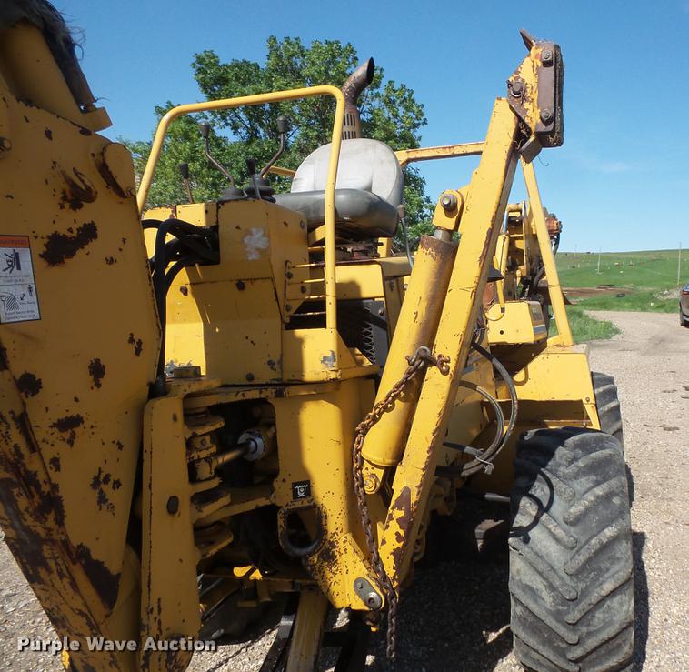 image for item DV9308 1999 Vermeer V8550A vibratory cable plow