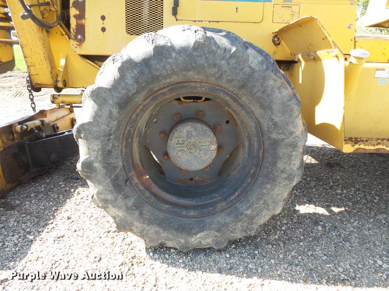 image for item DV9308 1999 Vermeer V8550A vibratory cable plow