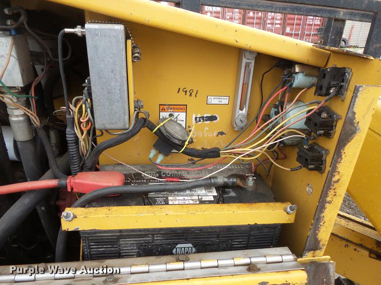 image for item DV9325 1999 Vermeer D24X40A directional boring unit