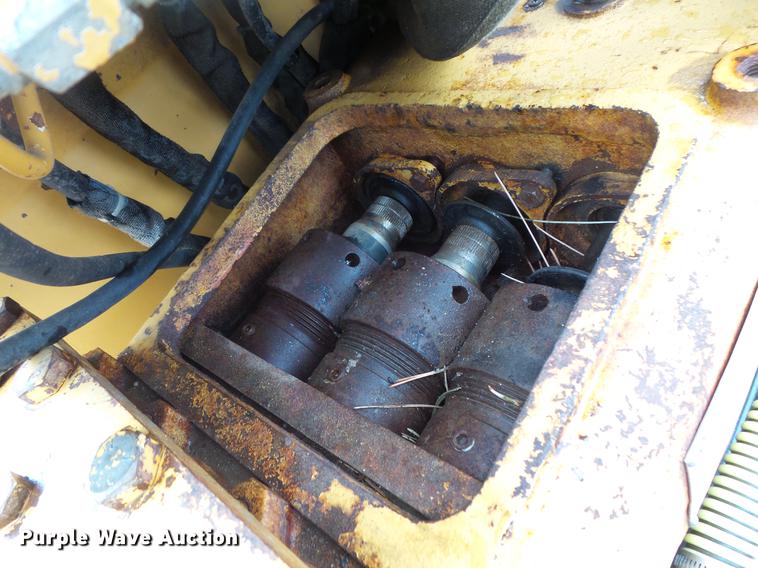 image for item DV9325 1999 Vermeer D24X40A directional boring unit