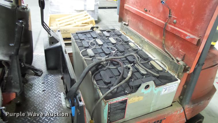 image for item DX9361 1995 Baker E25B forklift