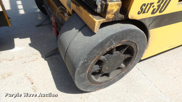 image for item DX9362 2002 Drexel SLT30R forklift