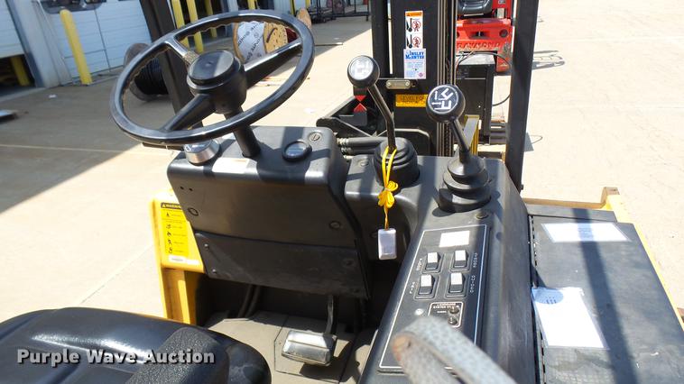 image for item DX9362 2002 Drexel SLT30R forklift